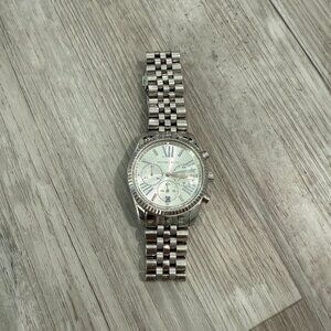 Michael Kors Lexington MK5555 38mm Stainless Steel Case with Stainless Steel